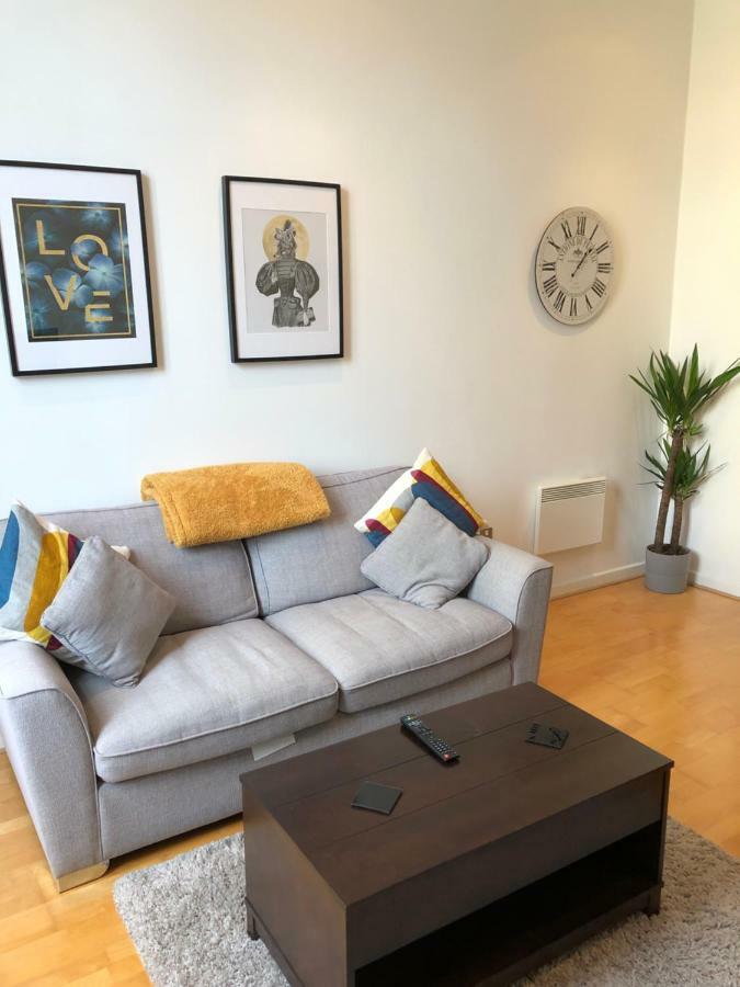 Stylish City Centre Apartment Cardiff Extérieur photo