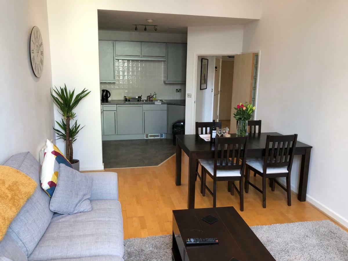 Stylish City Centre Apartment Cardiff Extérieur photo