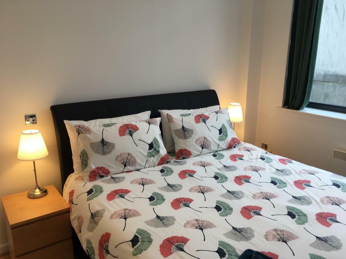Stylish City Centre Apartment Cardiff Extérieur photo